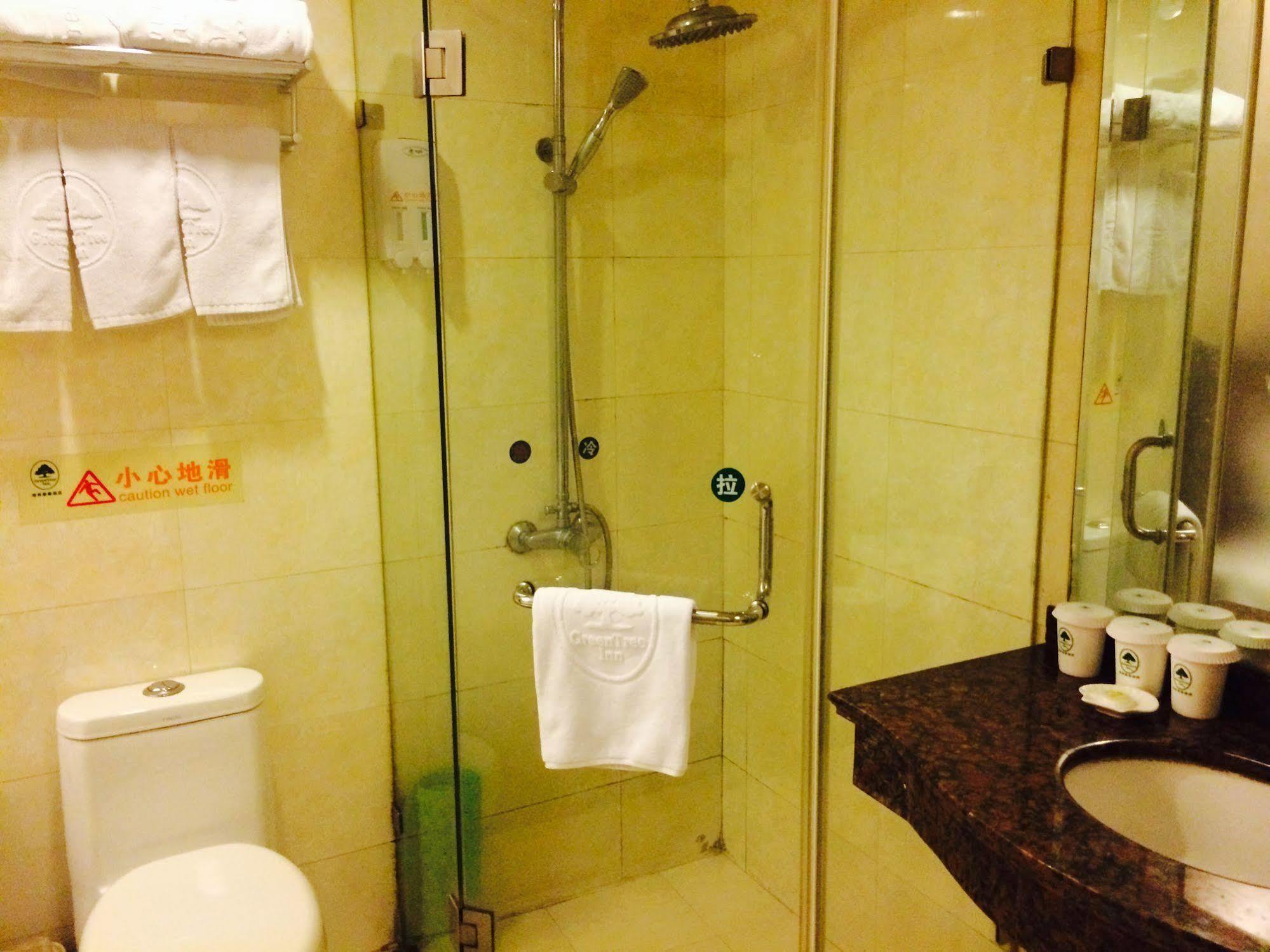 Greentree Inn Shanghai Dongming Road Subway Station Express Hotel Экстерьер фото
