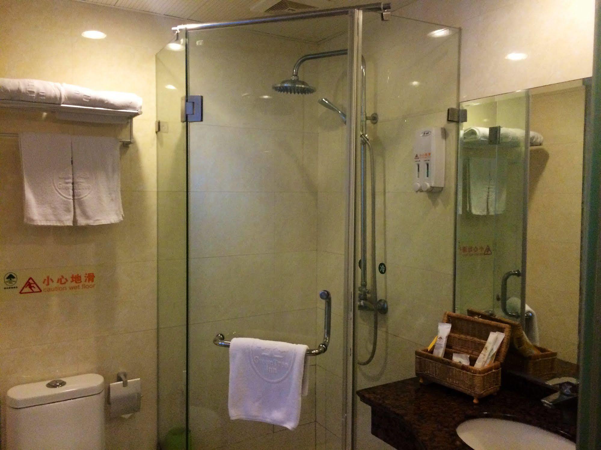 Greentree Inn Shanghai Dongming Road Subway Station Express Hotel Экстерьер фото